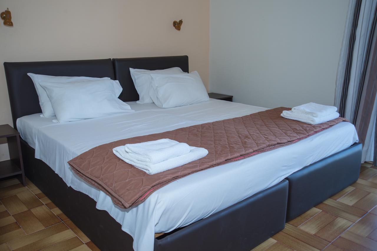 Hotel Milton Mavrovoúnion Eksteriør bilde